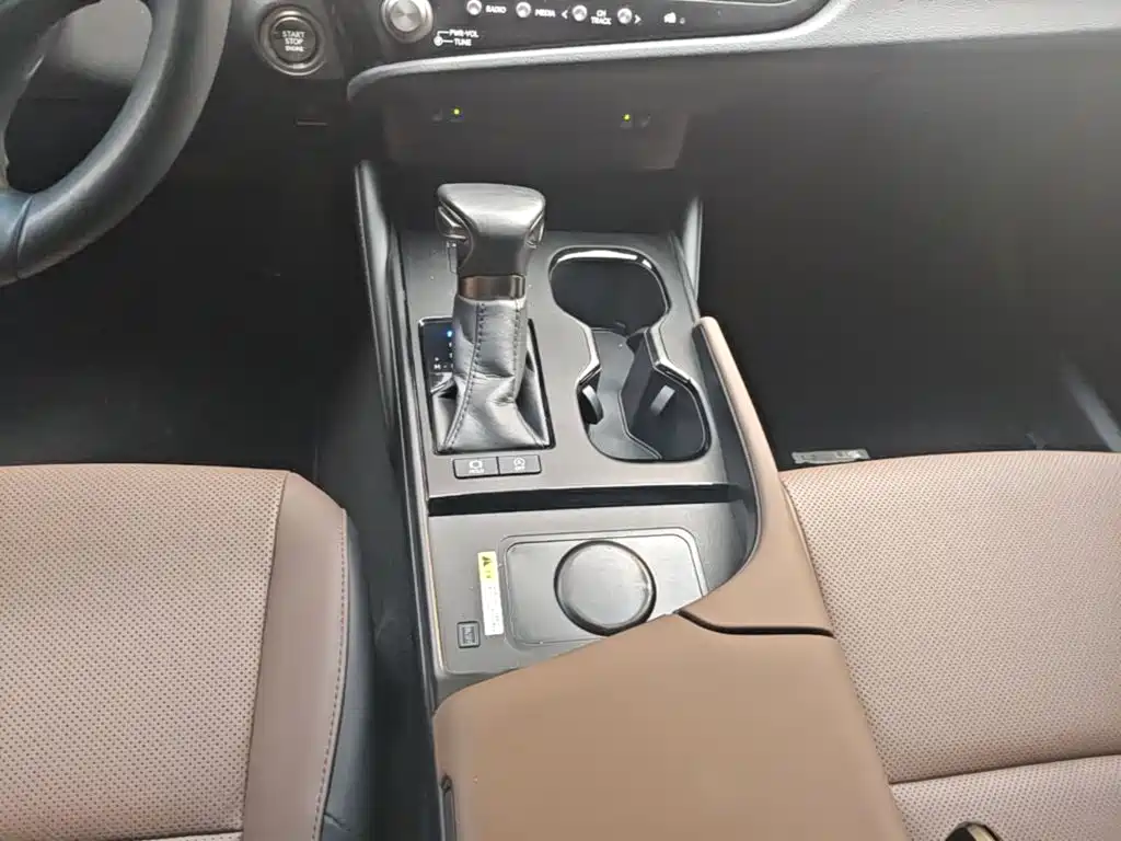 Lexus ES 2023 — фото 14