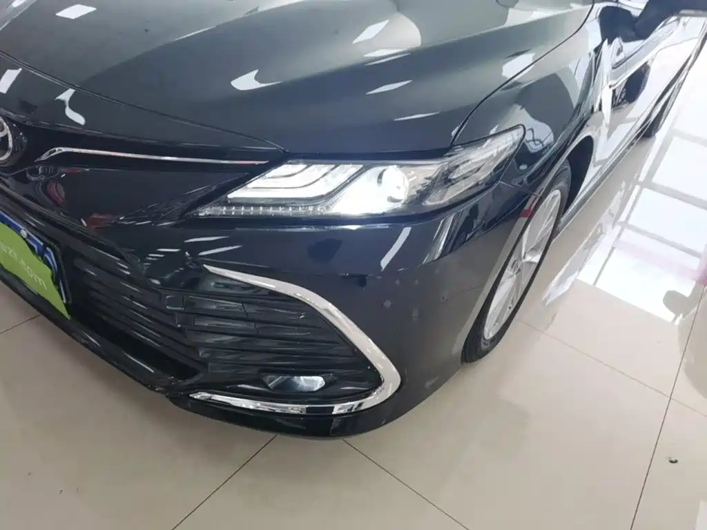 Toyota Camry 2023 — фото 24
