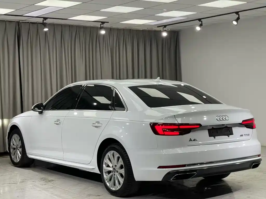 Audi A4L 2019