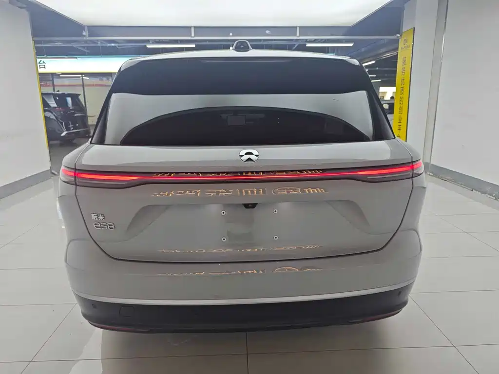 NIO ES8 2024