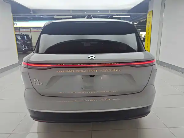 NIO ES8 2024