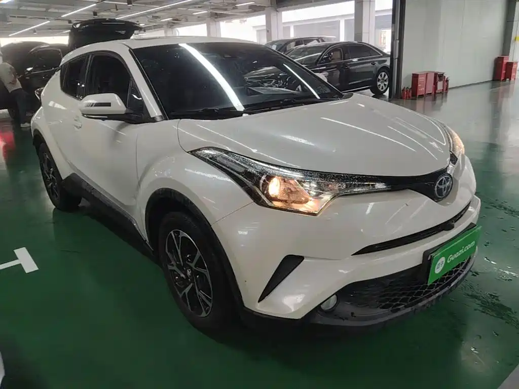 Toyota C-HR 2020 — фото 4