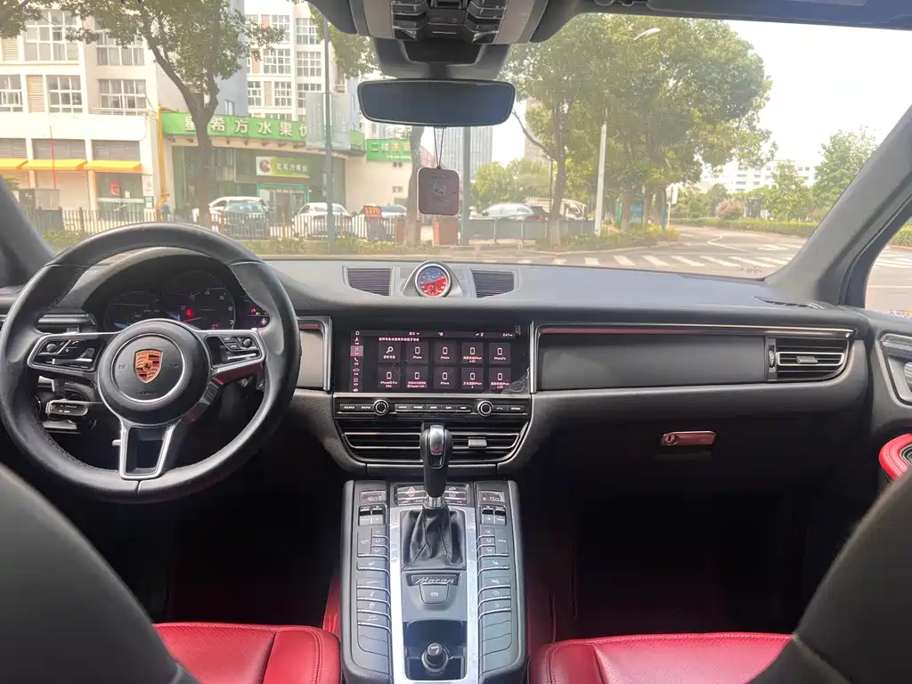Porsche Macan 2019 — фото 15