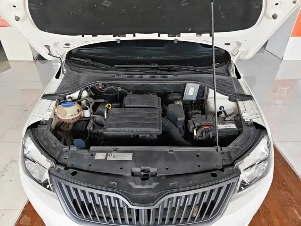 Skoda Rapid 2016 — фото 20