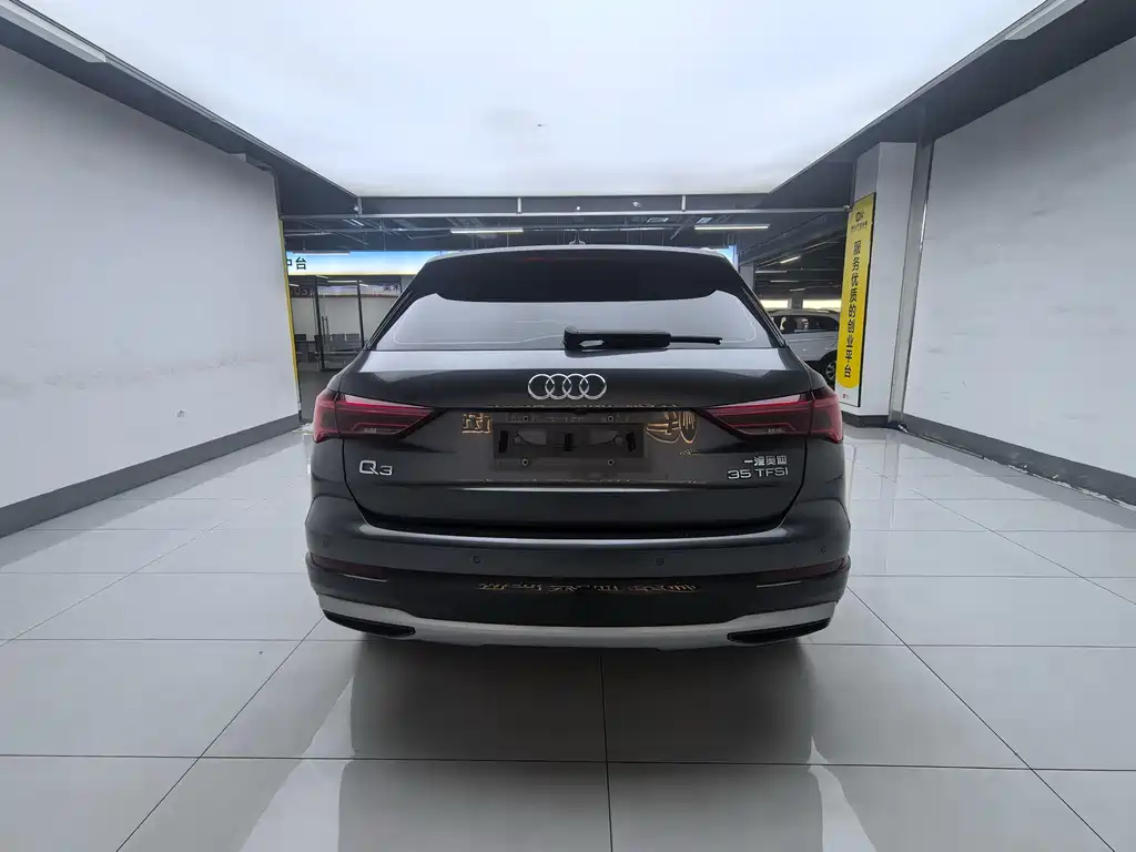 Audi Q3 2019 — фото 8