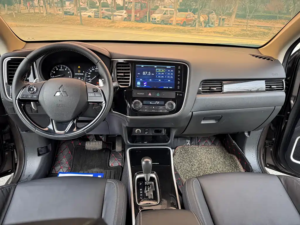 Mitsubishi Outlander 2019 — фото 11