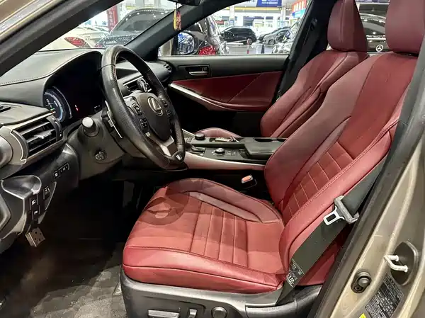 Lexus IS 2018