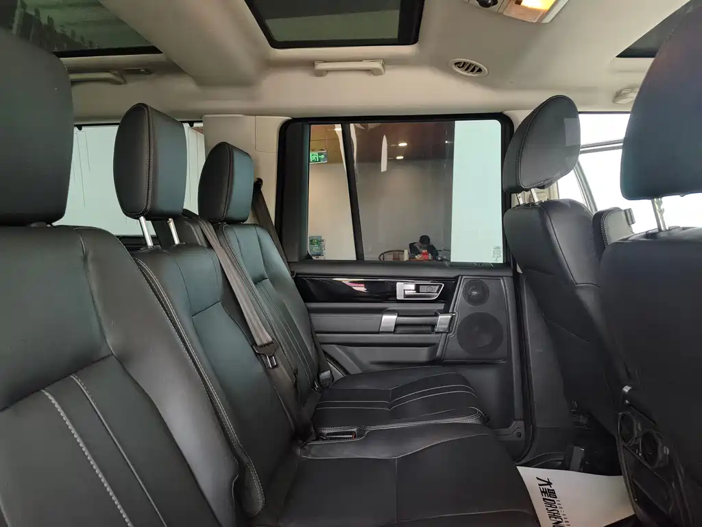 Land Rover Discovery 2016 — фото 18