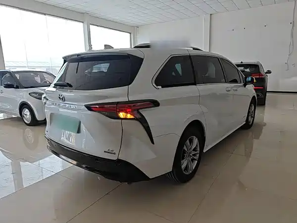 Toyota Sienna 2024