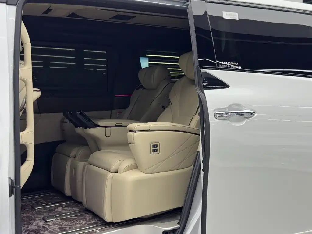 Toyota Alphard 2025 — фото 9