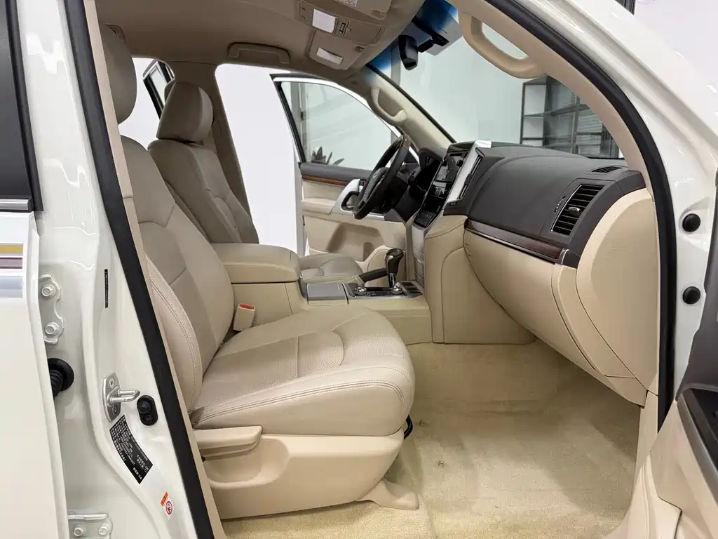 Toyota Land Cruiser 2018 — фото 12