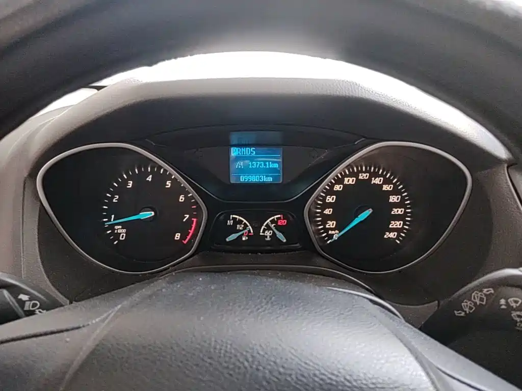 Ford Focus 2015 — фото 12