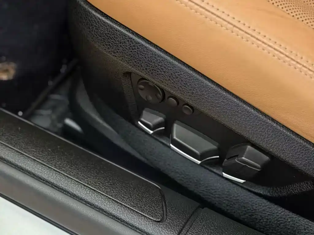 BMW 7 Series 2011 — фото 18