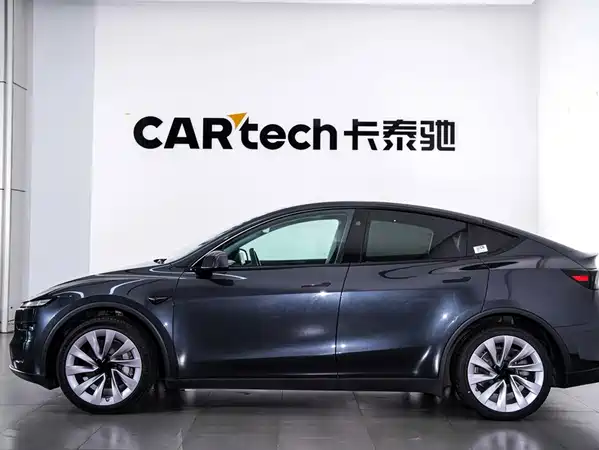 Tesla Model Y 2025