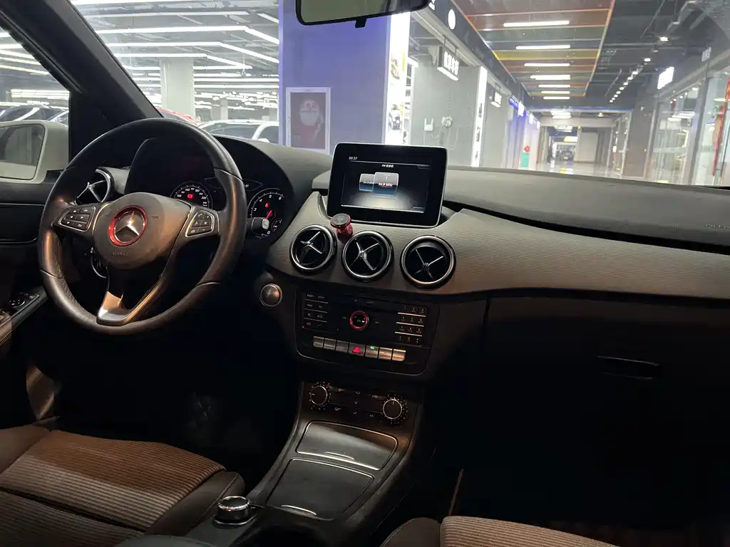 Mercedes-Benz B-Class 2017 — фото 11