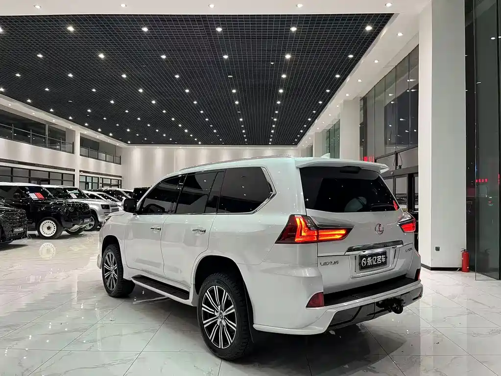 Lexus LX 2020 — фото 12