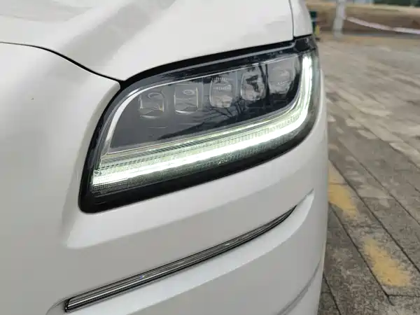 Lincoln Nautilus 2021