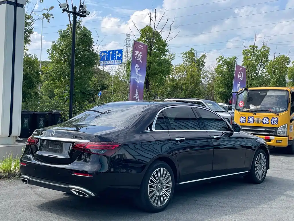 Mercedes-Benz E-Class 2023 — фото 15