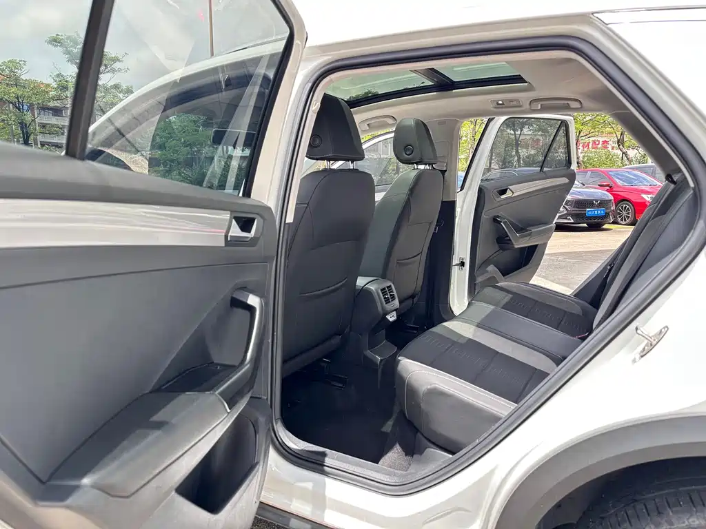 Volkswagen T-Roc 2022 — фото 10
