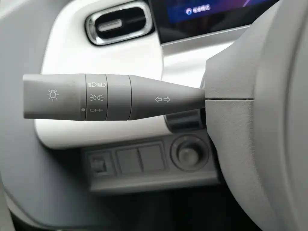 Wuling Air ev Clear Sky 2023 — фото 21