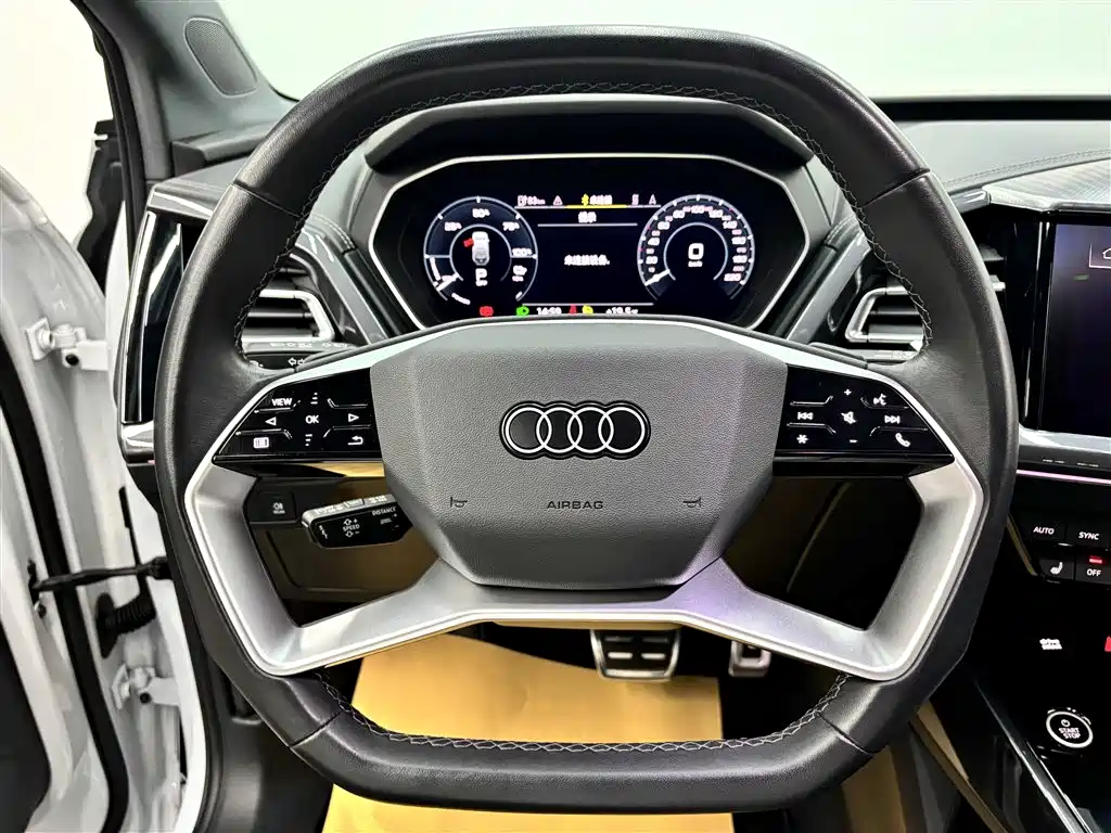 Audi Q4 e-tron 2024 — фото 9