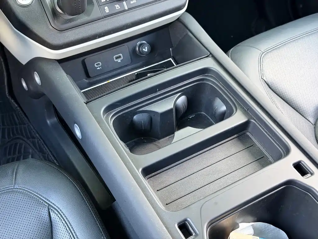 Land Rover Defender 2024 — фото 11