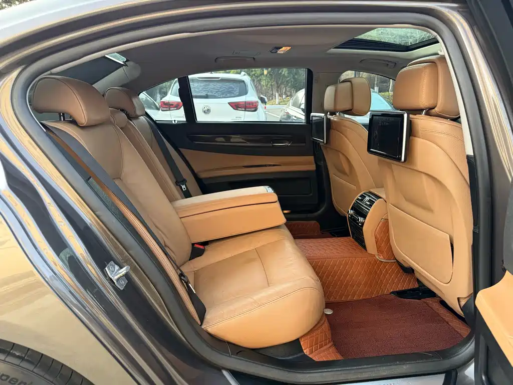 BMW 7 Series 2013 — фото 12
