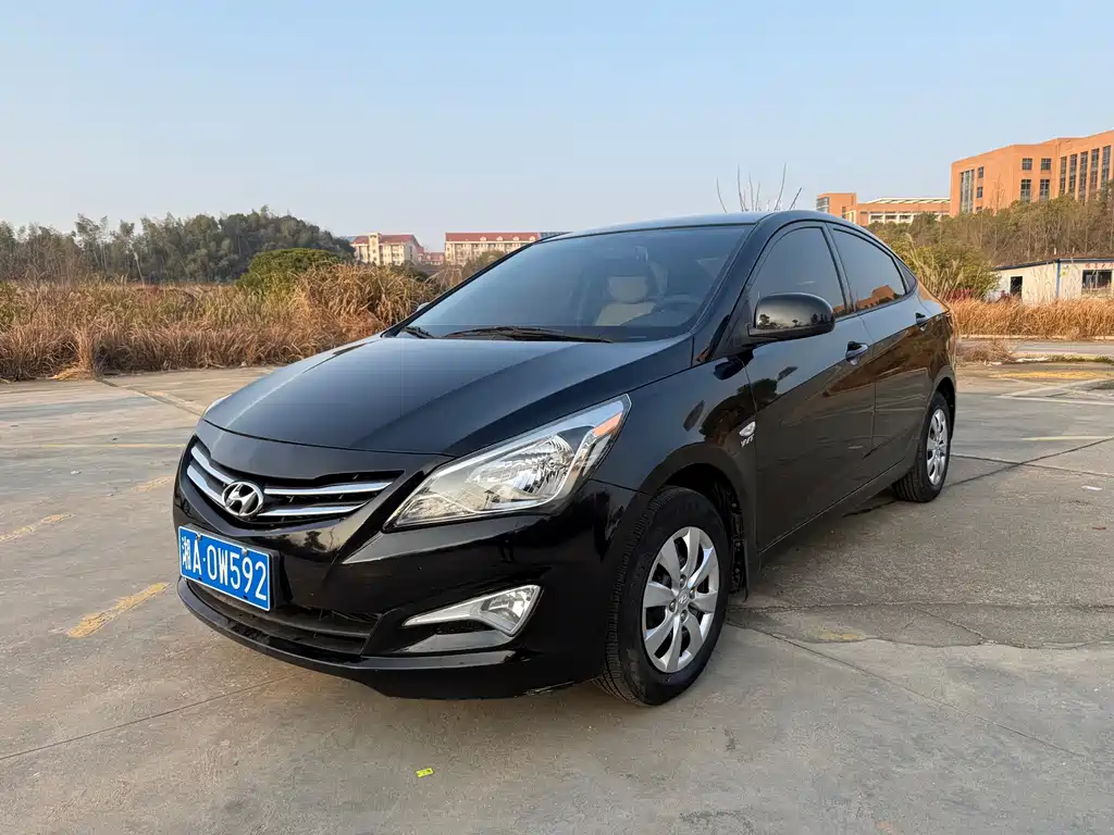 Hyundai Verna 2015 — фото 1