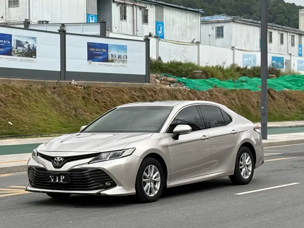 Toyota Camry 2018 — фото 1