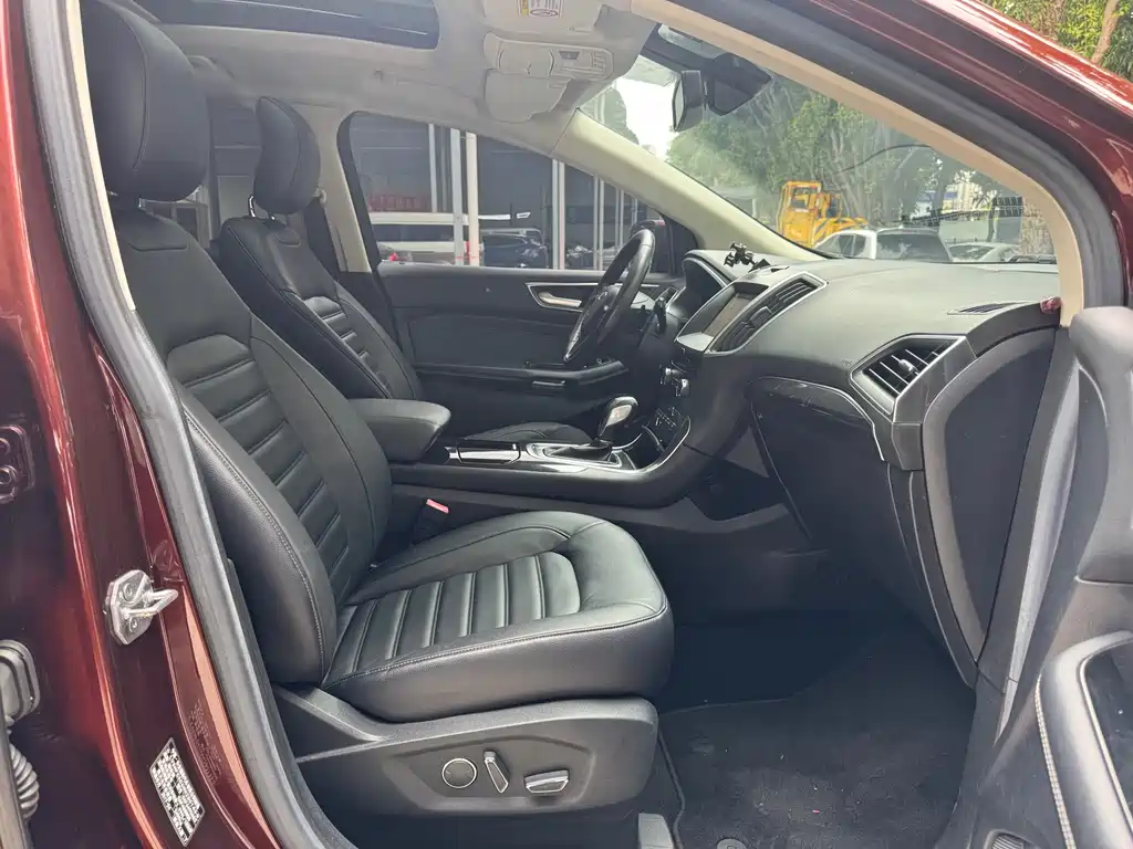 Ford Edge 2017 — фото 11