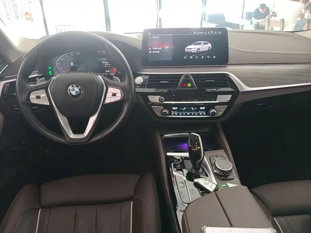 BMW 5 Series 2021 — фото 10