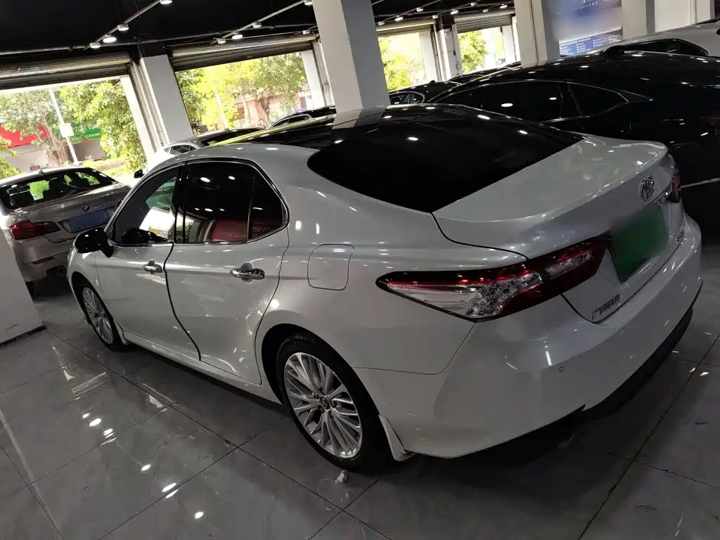 Toyota Camry 2020 — фото 23