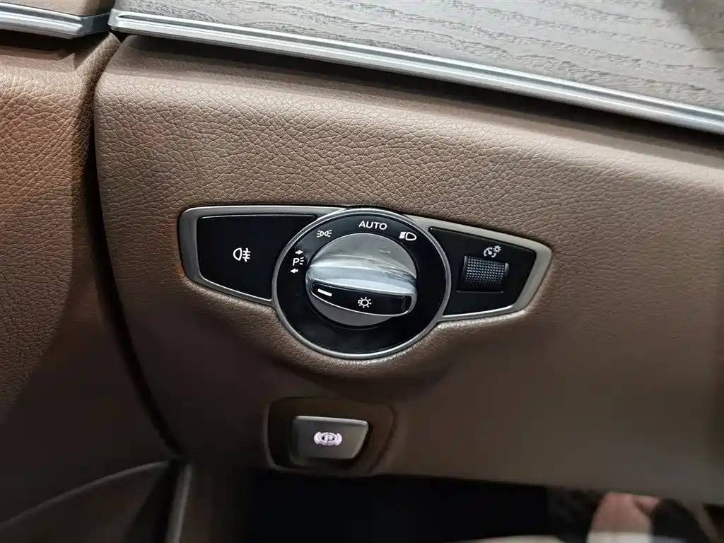 Mercedes-Benz E-Class 2020 — фото 21
