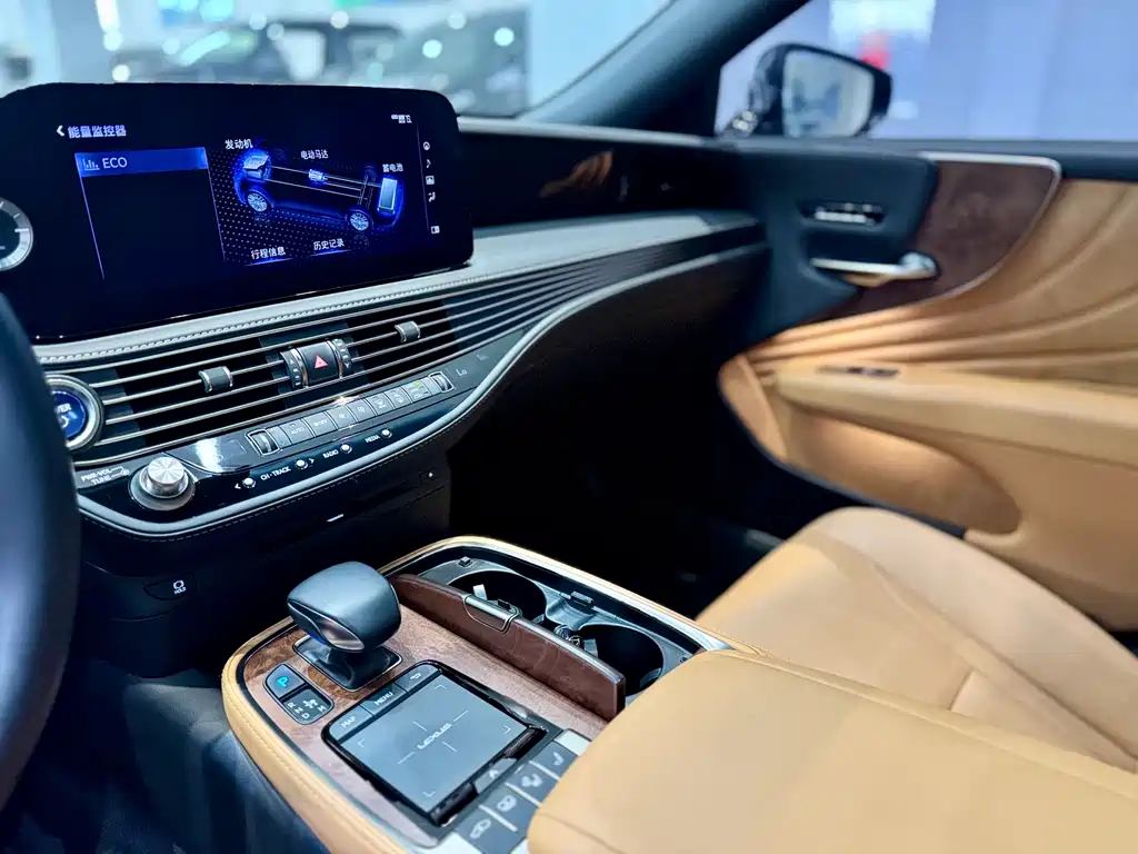 Lexus LS 2021 — фото 16