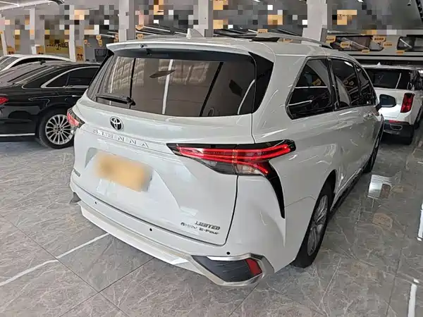 Toyota Sienna 2024
