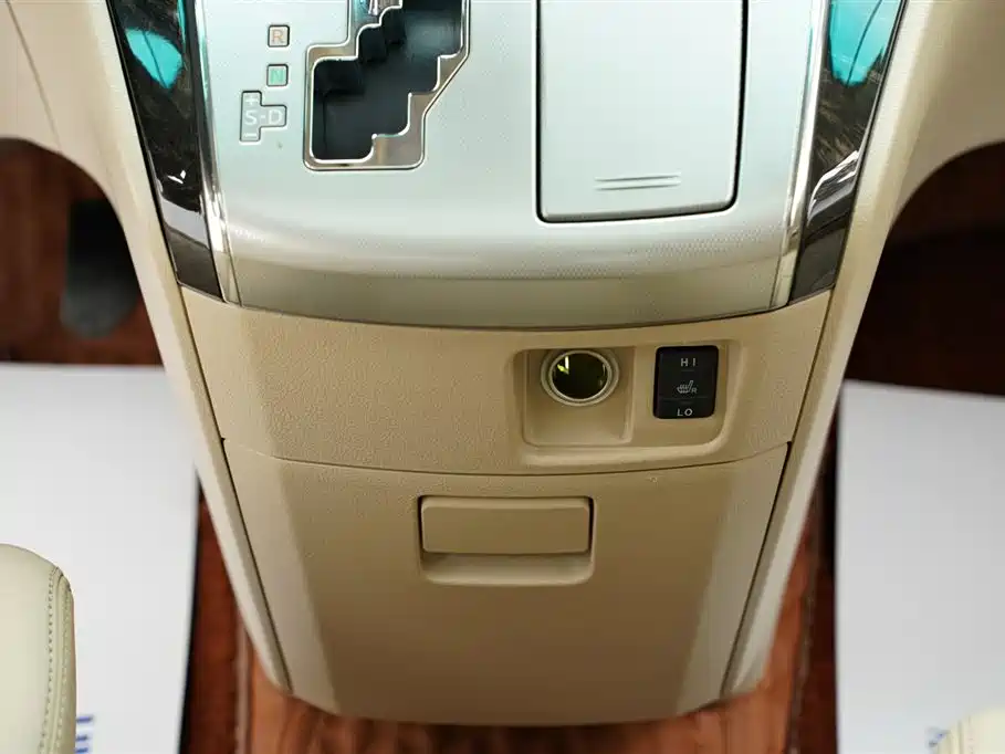 Toyota Alphard 2012 — фото 16