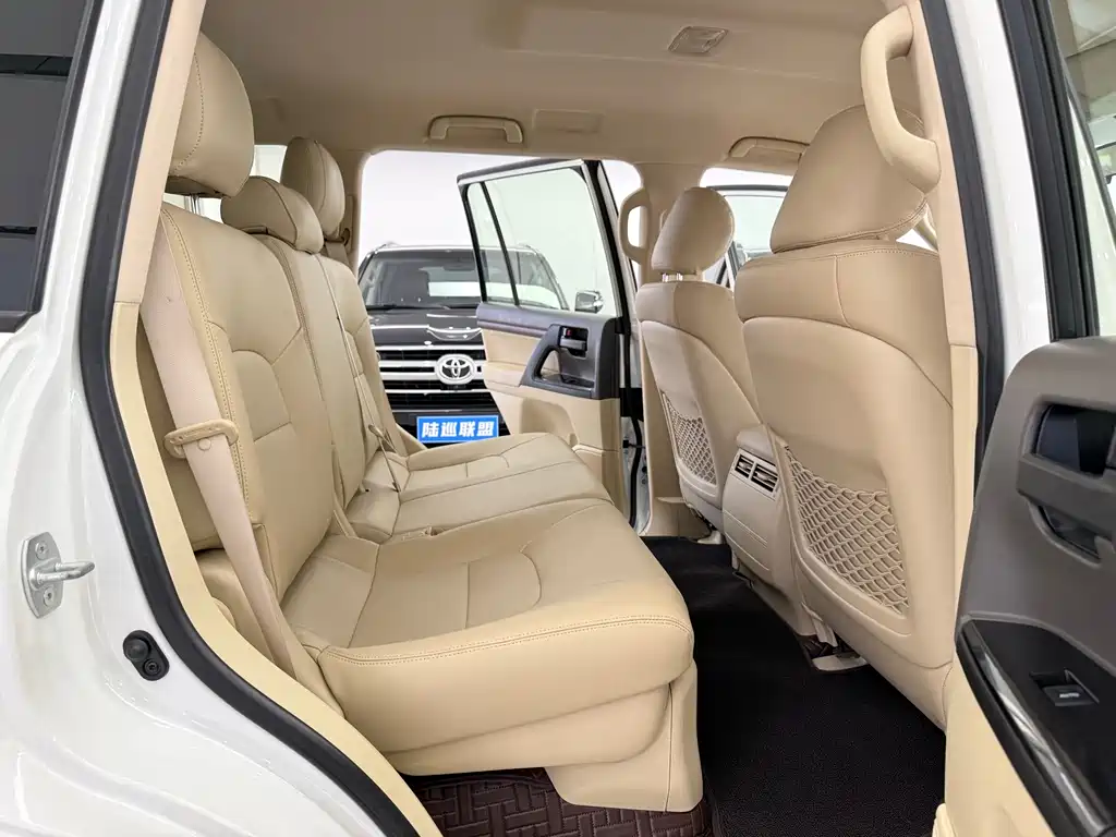Toyota Land Cruiser 2018 — фото 8