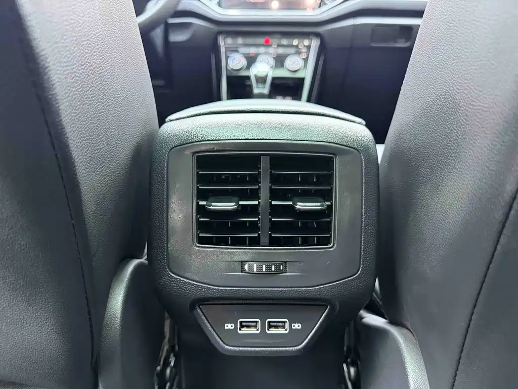 Volkswagen T-Roc 2023 — фото 16