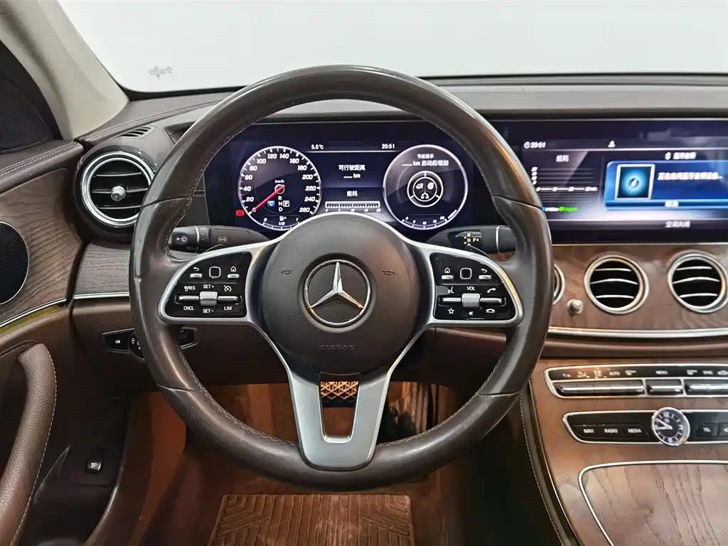 Mercedes-Benz E-Class 2020 — фото 11