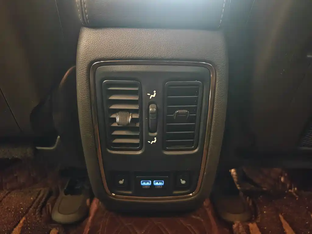 Jeep Grand Cherokee 2018 — фото 12