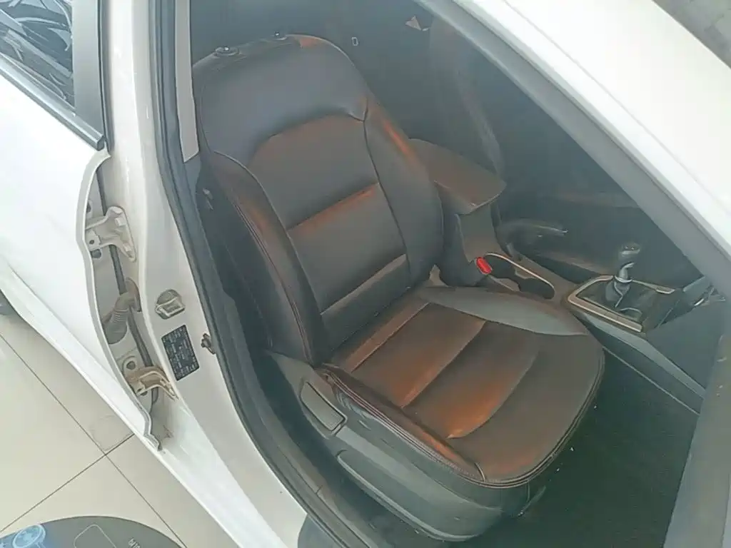 Hyundai Elantra 2018 — фото 25