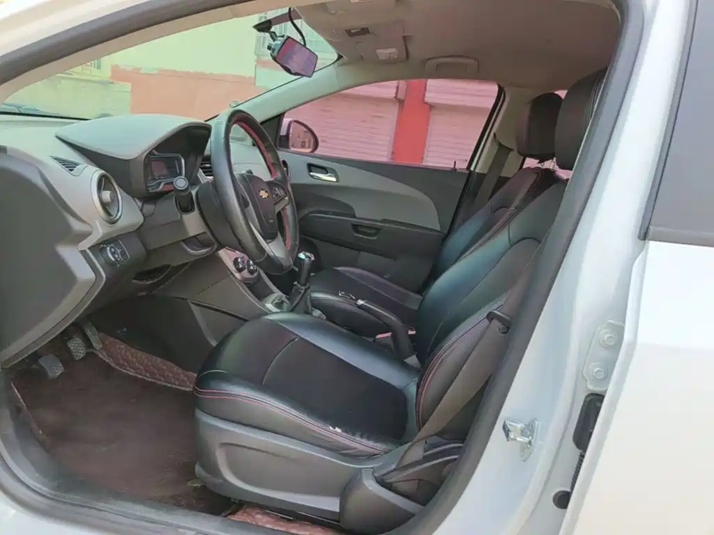 Chevrolet Aveo 2015 — фото 15