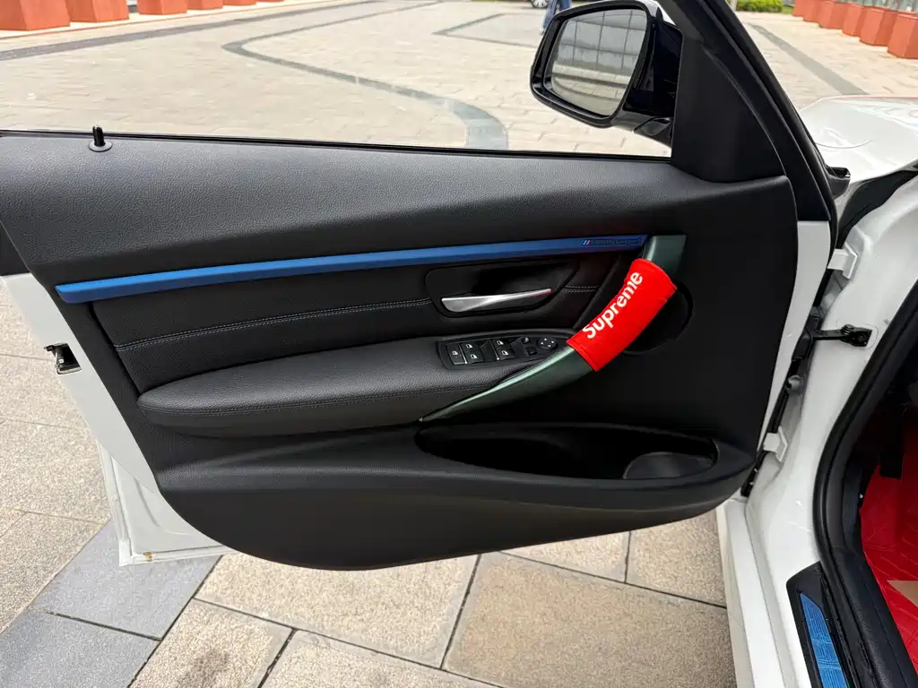 BMW 3 Series 2019 — фото 17