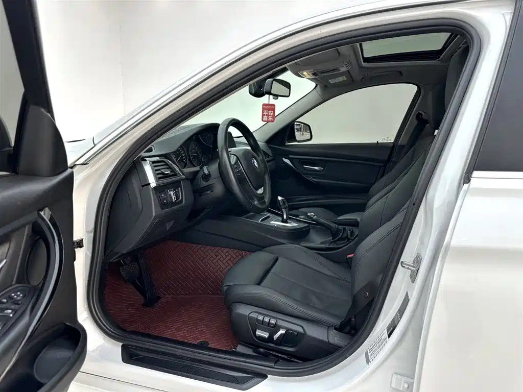 BMW 3 Series 2018 — фото 13