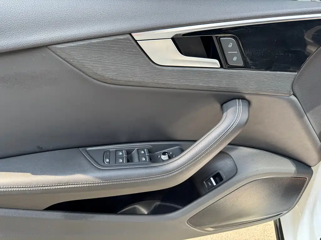 Audi A4L 2023