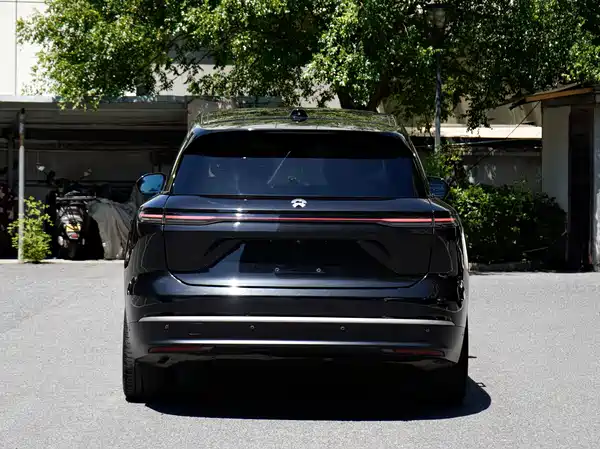NIO ES8 2023