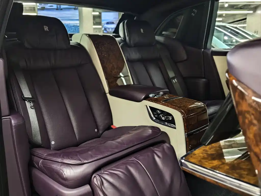 Rolls-Royce Phantom 2019 — фото 21