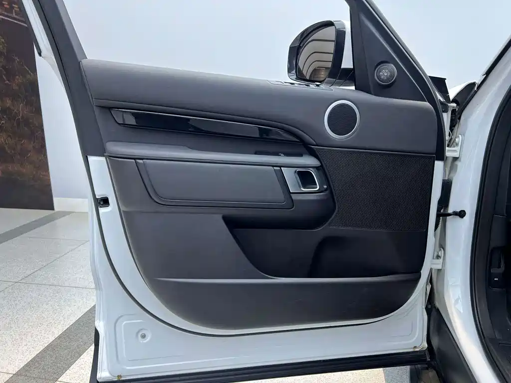 Land Rover Discovery 2018 — фото 9