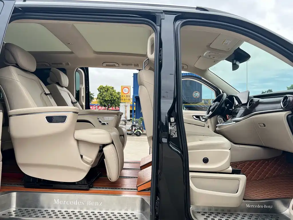 Mercedes-Benz V-Class 2022 — фото 11