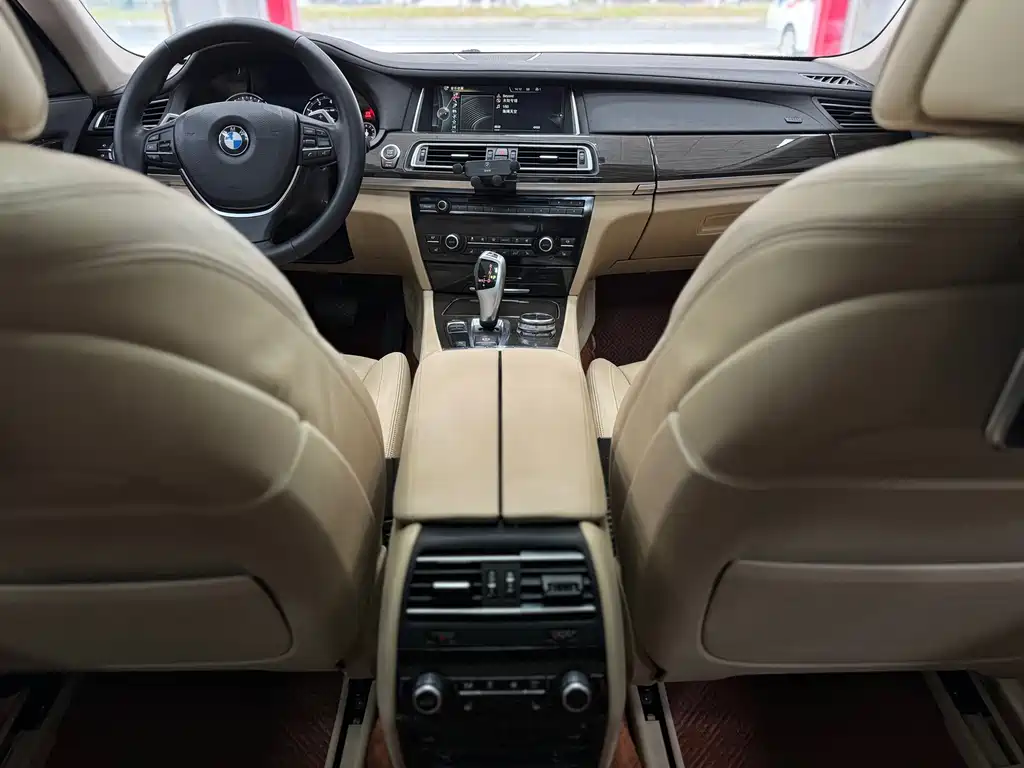 BMW 7 Series 2013 — фото 7